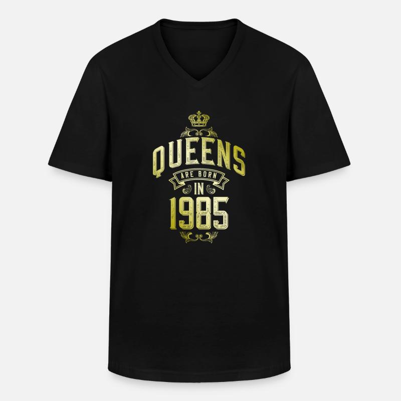 Queens born in 1985 - Männer-T-Shirt mit V-Ausschnitt - Schwarz