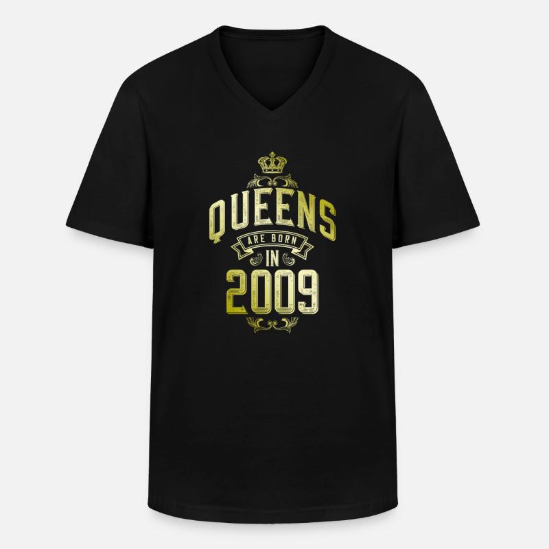 Queens born in 2009 - Männer-T-Shirt mit V-Ausschnitt - Schwarz