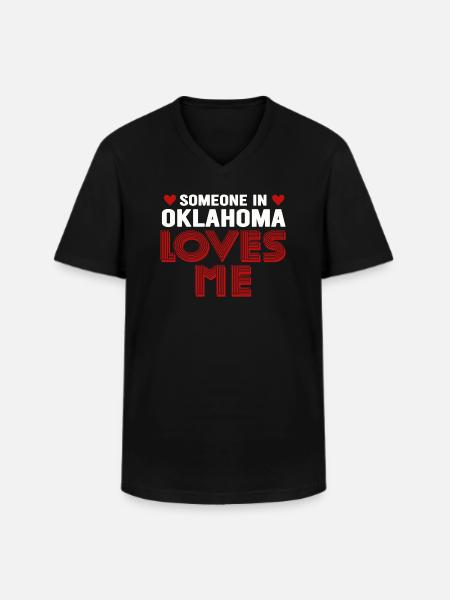 Someone In Oklahoma Loves Me - Men's V-Neck T-Shirt - black