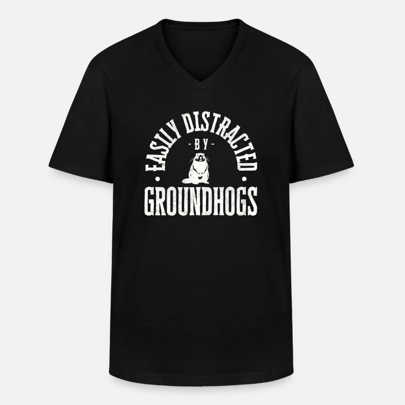 Easily distracted by groundhogs - Männer-T-Shirt mit V-Ausschnitt - Schwarz