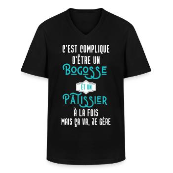 C'est compliqué d'être Bogosse et Artisan du cuir - T-shirt col V Homme - noir - Devant - AI Model Male 178 dark (178cm)