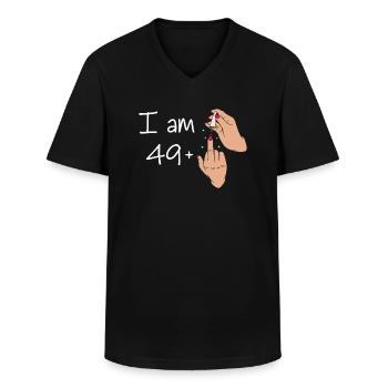 Ich bin 49 + 1 Mittelfinger Hemd Ich bin 49 plus, - Männer-T-Shirt mit V-Ausschnitt - Schwarz - Vorne - AI Model Male 178 dark (178cm)