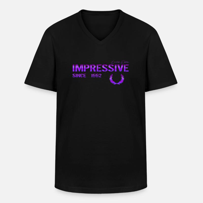 Impressive since 1992 - Männer-T-Shirt mit V-Ausschnitt - Schwarz