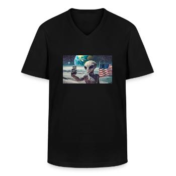 extraterrestre gris sur la surface de la lune – faire des selfies - T-shirt col V Homme - noir - Devant - AI Model Male 178 dark (178cm)