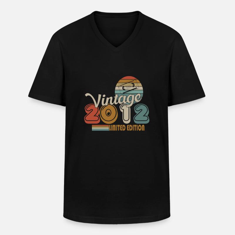 2012 - Männer-T-Shirt mit V-Ausschnitt - Schwarz
