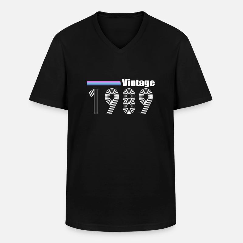 1989 - Männer-T-Shirt mit V-Ausschnitt - Schwarz