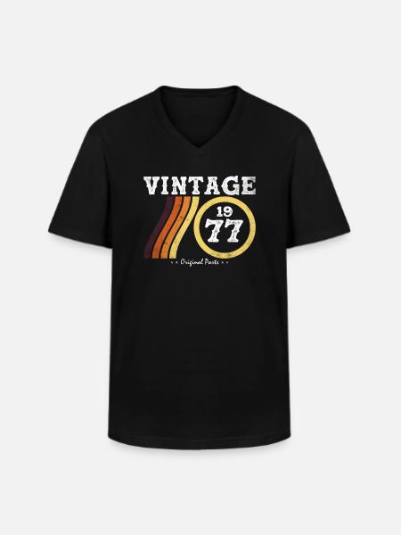 Limited Edition Retro Classic 47 Years Old - Men's V-Neck T-Shirt - black