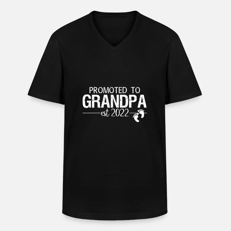 befördert zum Opa 2022 - Männer-T-Shirt mit V-Ausschnitt - Schwarz
