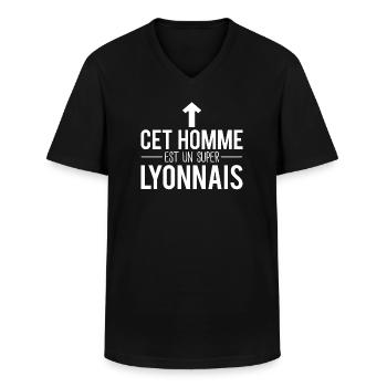 Cet homme est un super lyonnais habitant lyon - T-shirt col V Homme - noir - Devant - AI Model Male 178 dark (178cm)