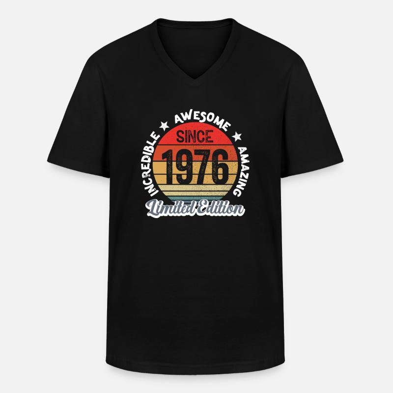 erstaunlich seit 1976 - Jubiläum - Männer-T-Shirt mit V-Ausschnitt - Schwarz
