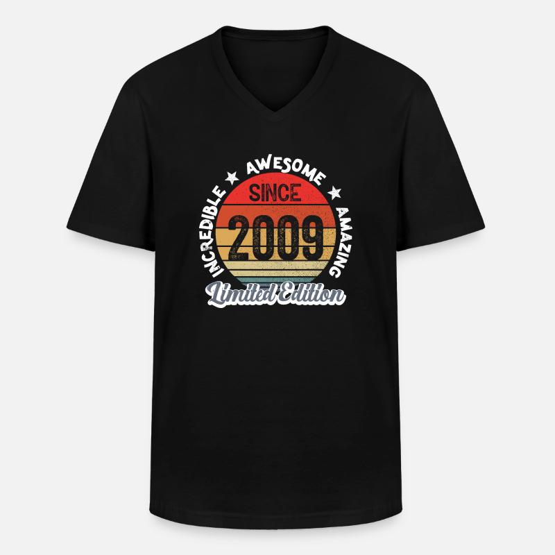 Erstaunlich seit 2009 - Jubiläum - Männer-T-Shirt mit V-Ausschnitt - Schwarz