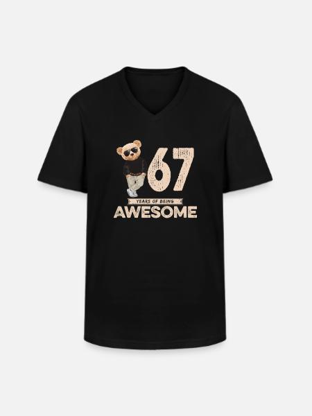 67 ans d’être un ours en peluche génial - T-shirt col V Homme - noir
