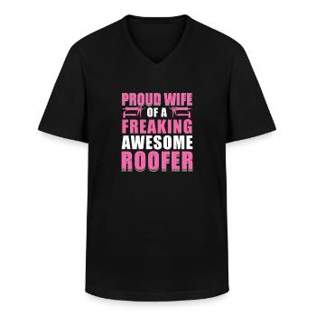 Stolze Ehefrau eines verdammten fantastischen - Männer-T-Shirt mit V-Ausschnitt - Schwarz - Vorne - AI Model Male 178 dark (178cm)