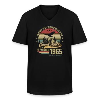 59 years old Aged to Perfection born: September 1965 - Men's V-Neck T-Shirt - black - Front - AI Model Male 178 dark (178cm)