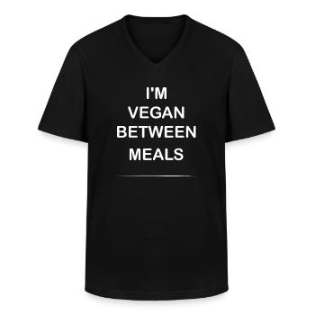 Ich bin vegan zwischen Mahlzeiten - Männer-T-Shirt mit V-Ausschnitt - Schwarz - Vorne - AI Model Male 178 dark (178cm)