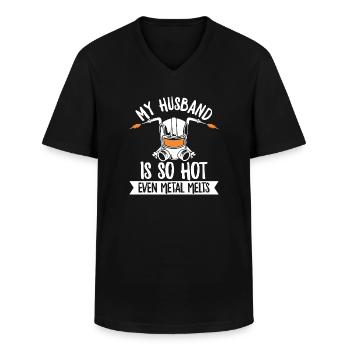 Schweißen Spruch für deine Schweißer Ehefrau - Männer-T-Shirt mit V-Ausschnitt - Schwarz - Vorne - AI Model Male 178 dark (178cm)