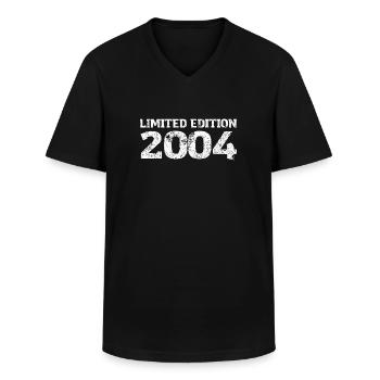 18. Geburtstag Junge Mädchen 18 Jahre 2004 Spruch - Männer-T-Shirt mit V-Ausschnitt - Schwarz - Vorne - AI Model Male 178 dark (178cm)