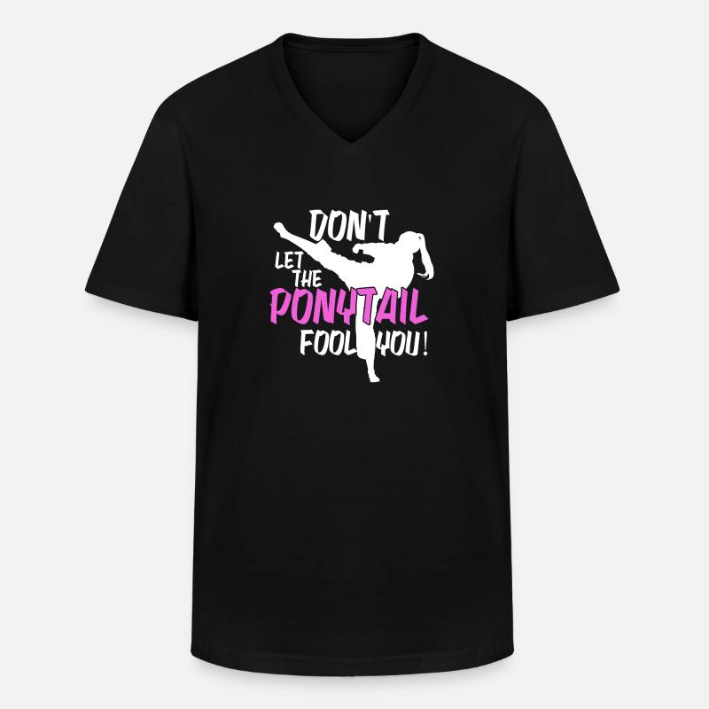 karate mädchen - Männer-T-Shirt mit V-Ausschnitt - Schwarz