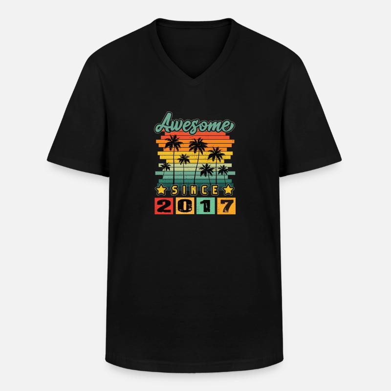 Awesome Since 2017 - Männer-T-Shirt mit V-Ausschnitt - Schwarz