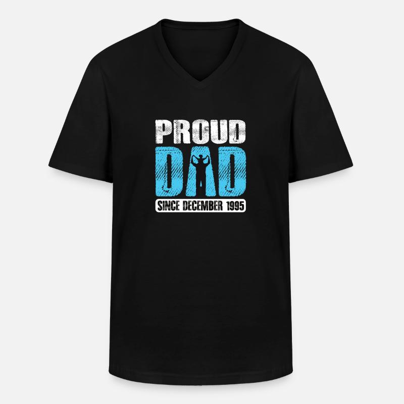 Proud Dad Since December 1995 - Männer-T-Shirt mit V-Ausschnitt - Schwarz