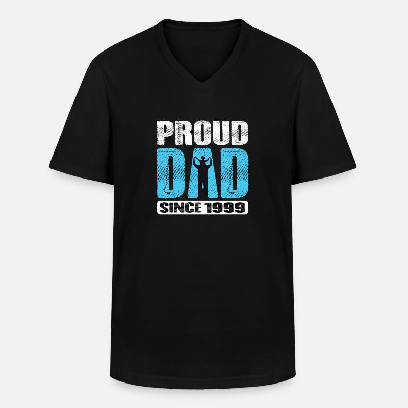 Proud Dad Since 1999 - Männer-T-Shirt mit V-Ausschnitt - Schwarz