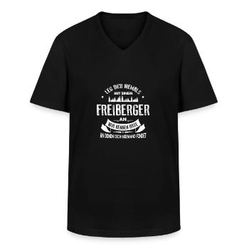 Leg dich niemals mit einem Freiberger - Männer-T-Shirt mit V-Ausschnitt - Schwarz - Vorne - AI Model Male 178 dark (178cm)