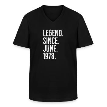 Legende seit Juni 1978 - Männer-T-Shirt mit V-Ausschnitt - Schwarz - Vorne - AI Model Male 178 dark (178cm)
