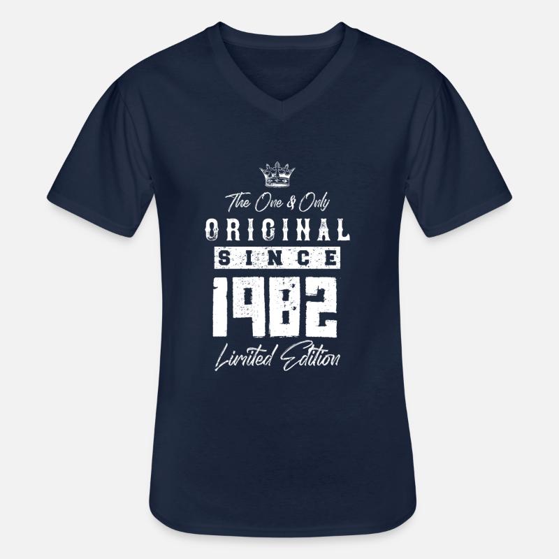 1982 limited edition - Männer-T-Shirt mit V-Ausschnitt - Navy