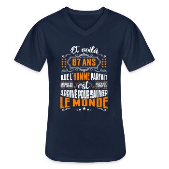 67 ans, Homme parfait, cadeau anniversaire 67ans - T-shirt col V Homme - marine - Devant - AI Model Male 178 dark (178cm)
