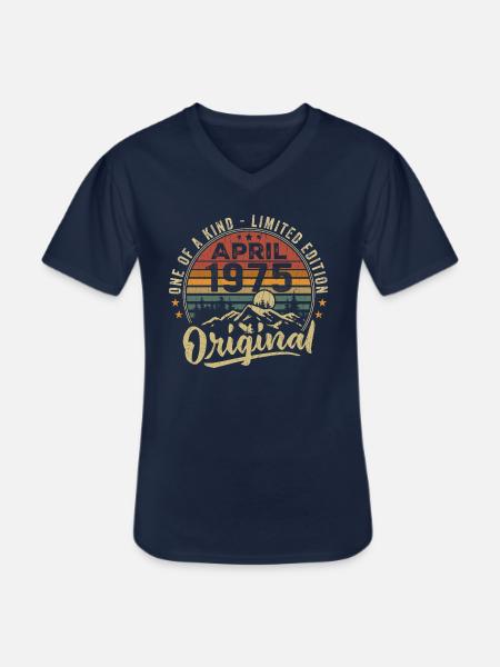 April 1975 Vintage 1975 Birthday Gift - Men's V-Neck T-Shirt - navy
