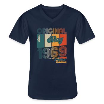 Originele mei 1969 Vintage 1969 verjaardag 1969 - Klassiek mannen T-shirt met V-hals - navy - Voor - AI Model Male 178 dark (178cm)
