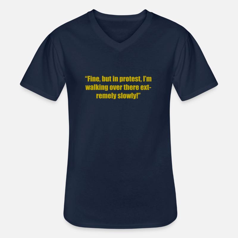 In Protest walking extremly slowly - Männer-T-Shirt mit V-Ausschnitt - Navy