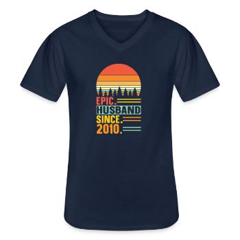 Bester Ehemann seit 2010 - Jahrestag Geschenk - Männer-T-Shirt mit V-Ausschnitt - Navy - Vorne - AI Model Male 178 dark (178cm)