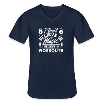 Ik geloof niet in magie, ik geloof in training - Klassiek mannen T-shirt met V-hals - navy - Voor - AI Model Male 178 dark (178cm)