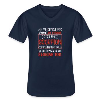Ne me drague pas scorpion folle cadeau couple - T-shirt col V Homme - marine - Devant - AI Model Male 178 dark (178cm)