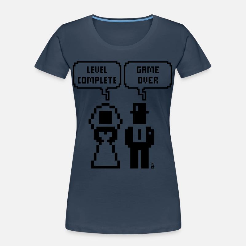 Level Complete – Game Over (JGA / Pixel / Bold B) Frauen Premium Bio T-Shirt