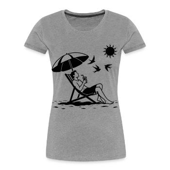 Entspannung im Liegestuhl am Strand - Frauen Premium Bio T-Shirt -  - Vorne - Mia (176cm)