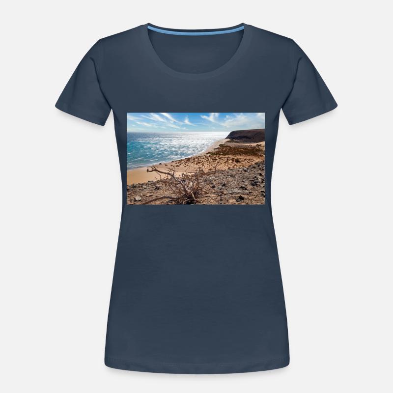 Blick über eine wunderschöne Badebucht Risco del Paso Frauen Premium Bio T-Shirt