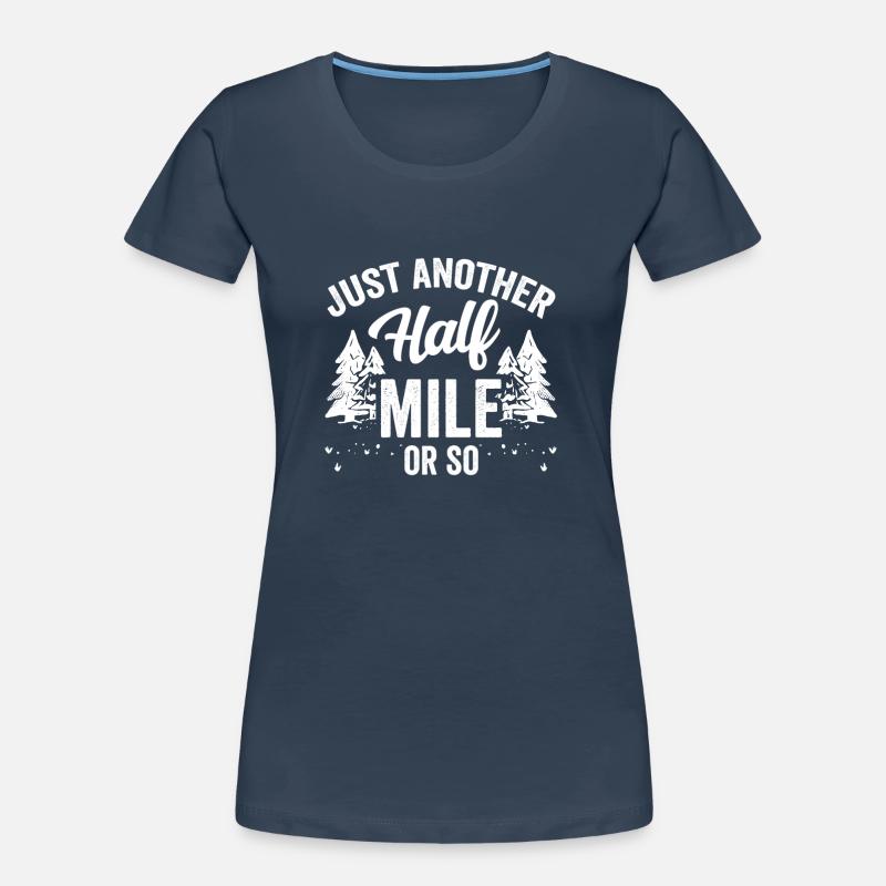 Nur Noch Eine Halbe Meile Oder So Wanderung Frauen Premium Bio T-Shirt