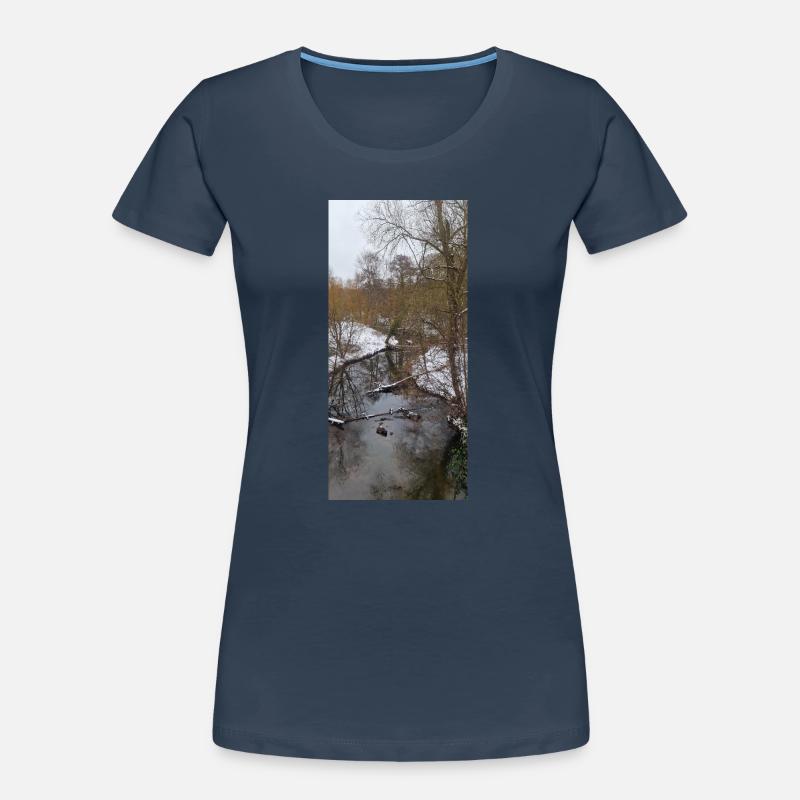 Rivière d’hiver dans le brouillard T-shirt bio Premium Femme