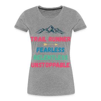 Trail Runner - Intrépide. Implacable. Imparable. - T-shirt bio Premium Femme - gris chiné - Devant - Mia (176cm)