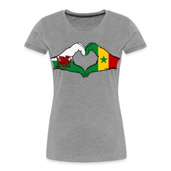 Pays de Galles Sénégal Drapeau Mains Coeur Forme - T-shirt bio Premium Femme - gris chiné - Devant - Mia (176cm)