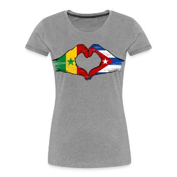 Sénégal Cuba Drapeau Mains Coeur Forme - T-shirt bio Premium Femme - gris chiné - Devant - Mia (176cm)
