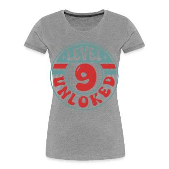 Niveau 9 débloqué – Conception d’anniversaire de joueur - T-shirt bio Premium Femme - gris chiné - Devant - Mia (176cm)