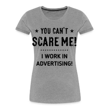 Tu ne peux pas me faire peur ! Je travaille dans la publicité ! (Noir) - T-shirt bio Premium Femme - gris chiné - Devant - Mia (176cm)