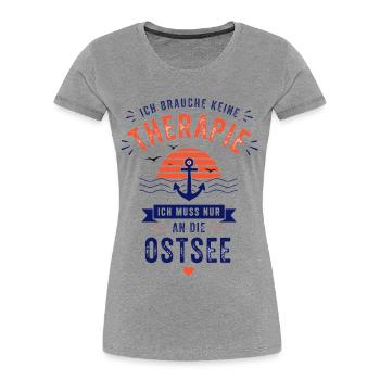 Ich brauche keine Therapie ich muss an die Ostsee - Frauen Premium Bio T-Shirt - Grau meliert - Vorne - Mia (176cm)