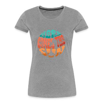 Here Comes The Sun - Frauen Premium Bio T-Shirt - Grau meliert - Vorne - Mia (176cm)