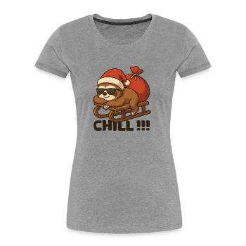 Chilliges Weihnachtsfaultier auf Schlitten - Frauen Premium Bio T-Shirt - Grau meliert - Vorne - Mia (176cm)