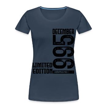 Cadeau Anniversaire Décembre 1995. Decembre 1995. - T-shirt bio Premium Femme - bleu marine - Devant - Mia (176cm)