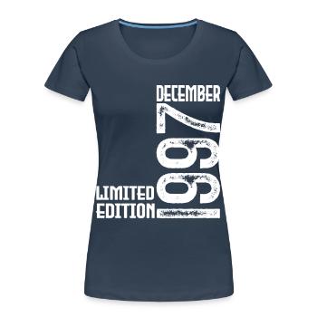 Cadeau Anniversaire Décembre 1997. Decembre 1997. - T-shirt bio Premium Femme - bleu marine - Devant - Mia (176cm)
